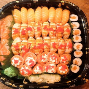 50 db-os Big Sake Sushi Box elvitelre vagy helyben fogyasztásra, a Little Geisha Can Cook-tól