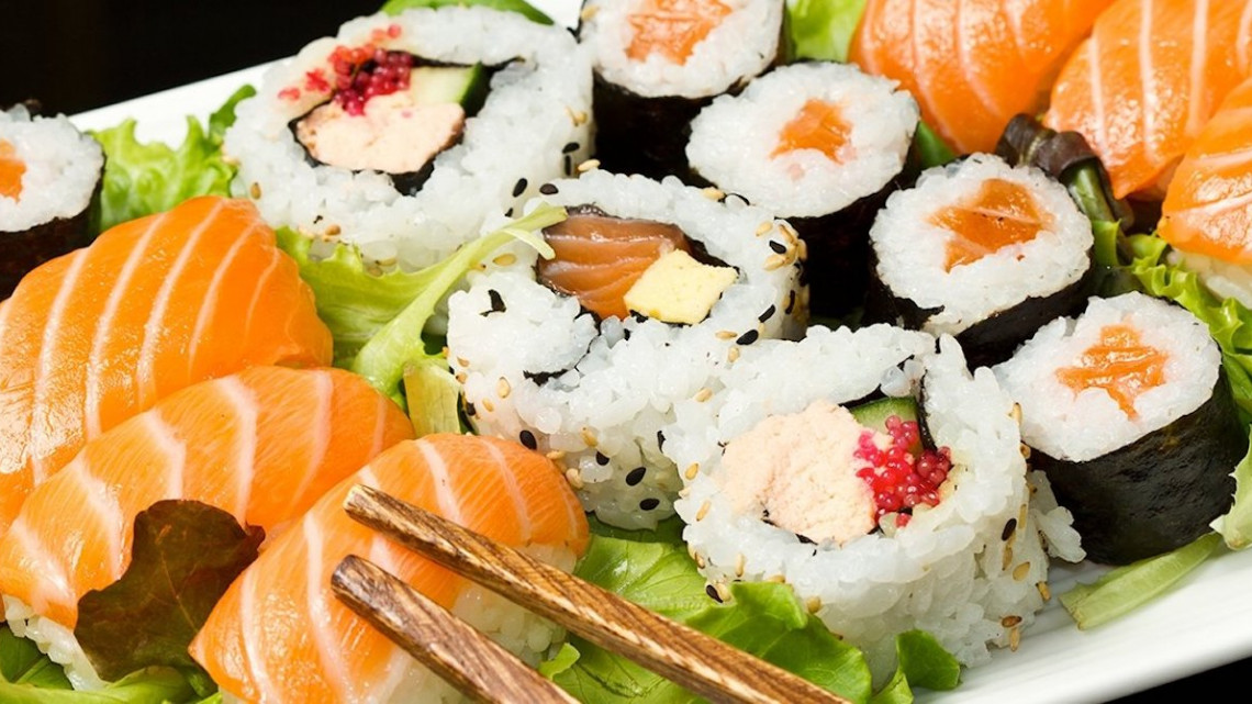 21 db-os sushi combo menü elvitelre vagy helyben fogyasztásra, a Little Geisha Can Cook-tól