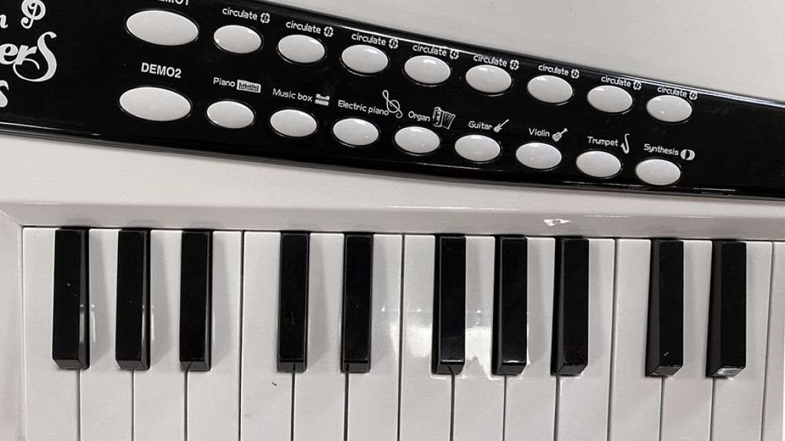 Timeless Tools Játék szintetizátor több típusban-fehér