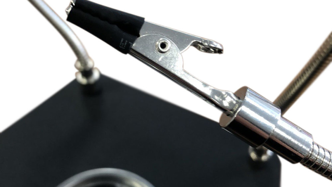 Timeless Tools Nyáklap tartó csiptetős karokkal, nagyítóval