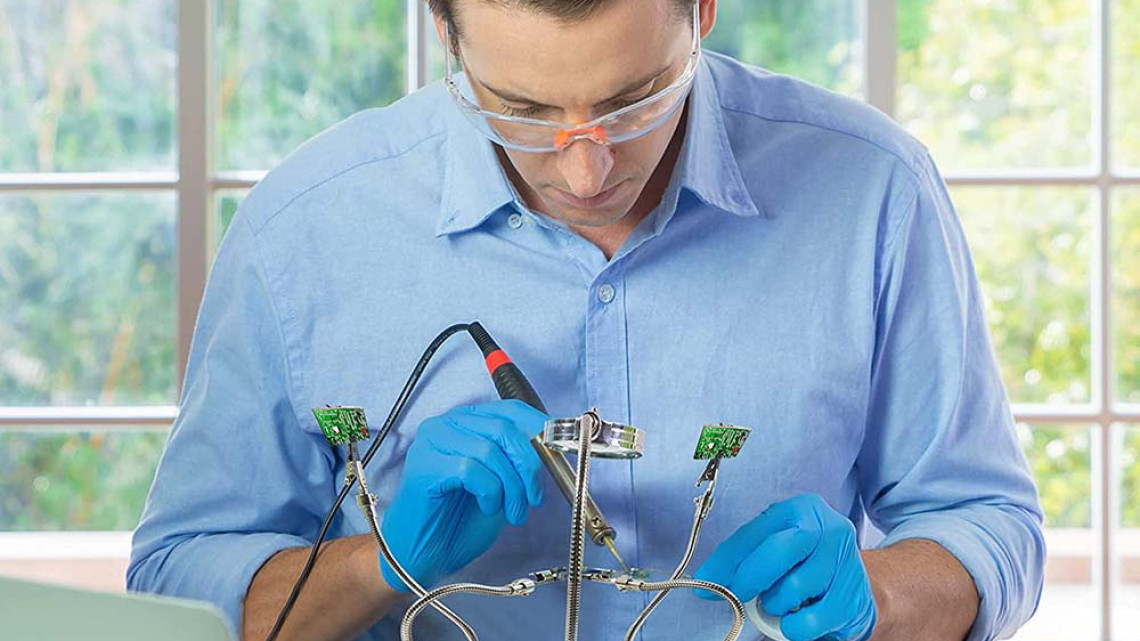 Timeless Tools Nyáklap tartó csiptetős karokkal, nagyítóval