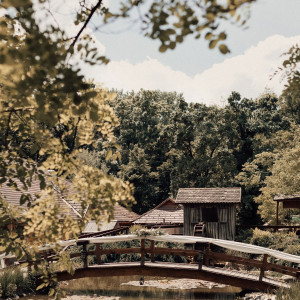 Kikapcsolódás ez erdő csendjében! 1 vagy 2 éjszaka szállás 2 főnek a Forster Vadászkastély Szálloda és Panzióban.