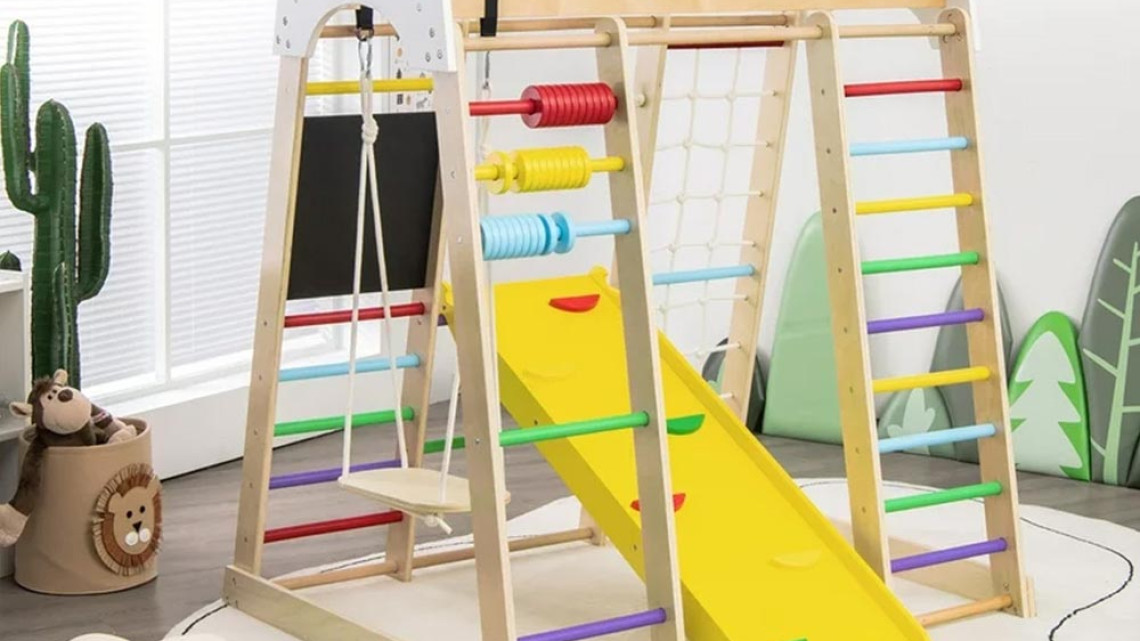 Timeless Tools Fa mászóka csúszdával, krétatáblával