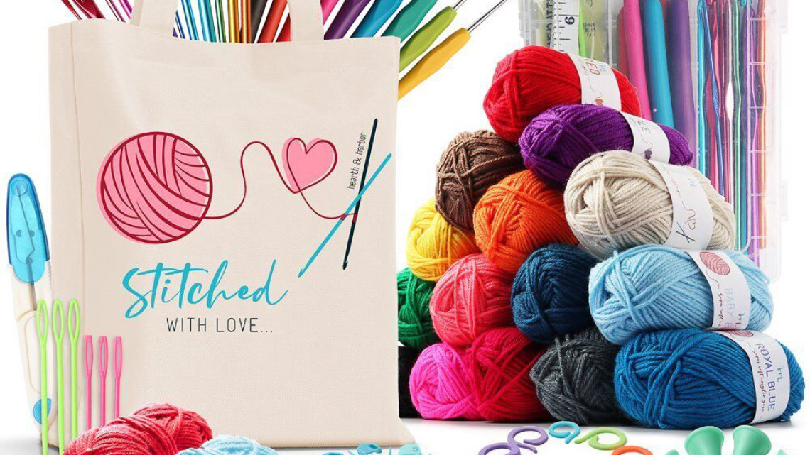 Timeless Tools Horgoló készlet színes fonalakkal, kiegészítőkkel ajándék válltáskában