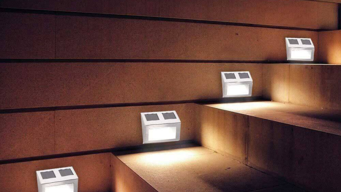 Timeless Tools 4 db falra szerelhető kültéri napelemes lámpa