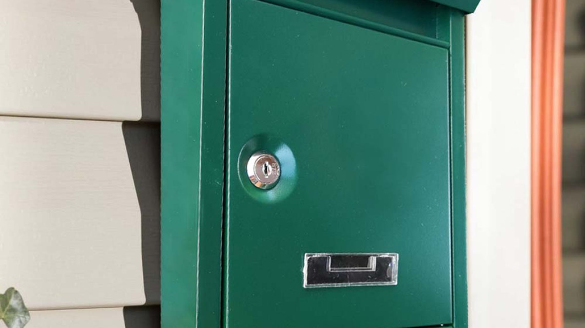 Timeless Tools Fém postaláda több színben-zöld