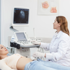 Hasi és kismedencei ultrahang vizsgálat az Imhotep Medical Center-ben.